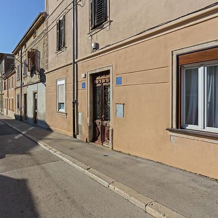 Rich Apartment Pula Luaran gambar