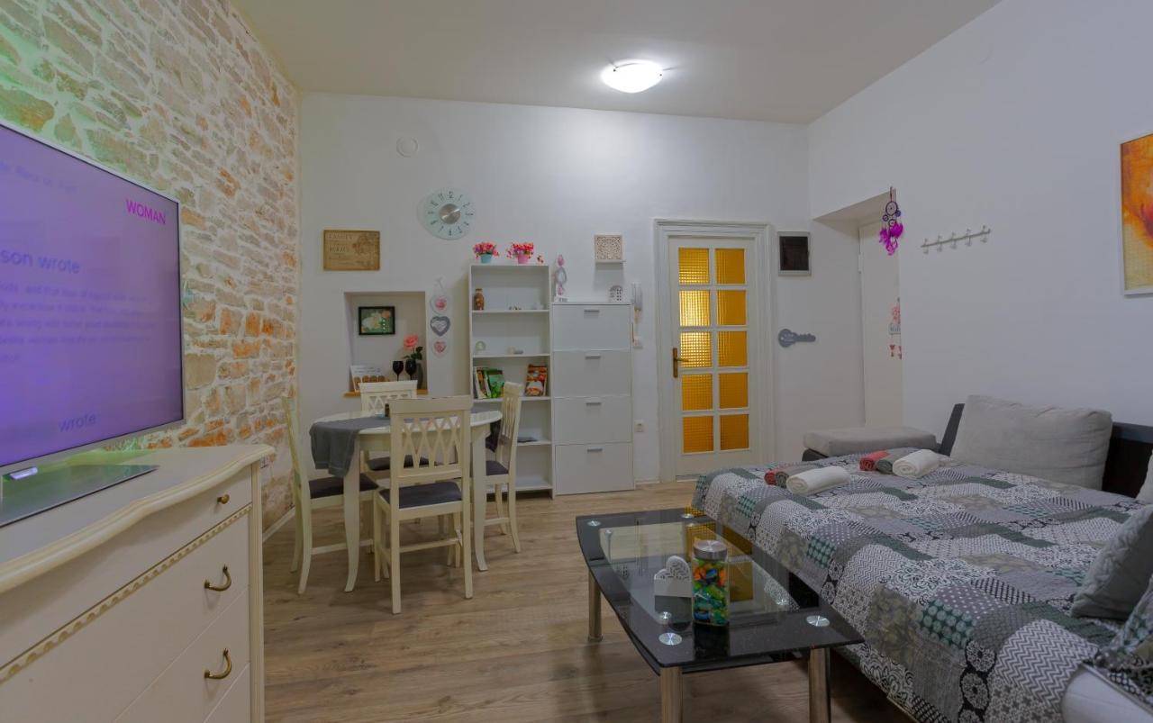 Rich Apartment Pula Luaran gambar