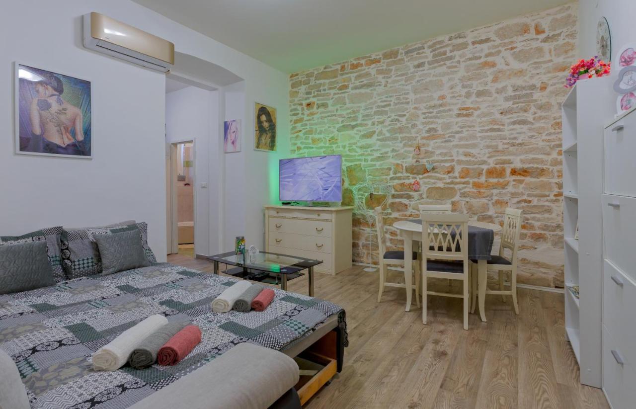 Rich Apartment Pula Luaran gambar