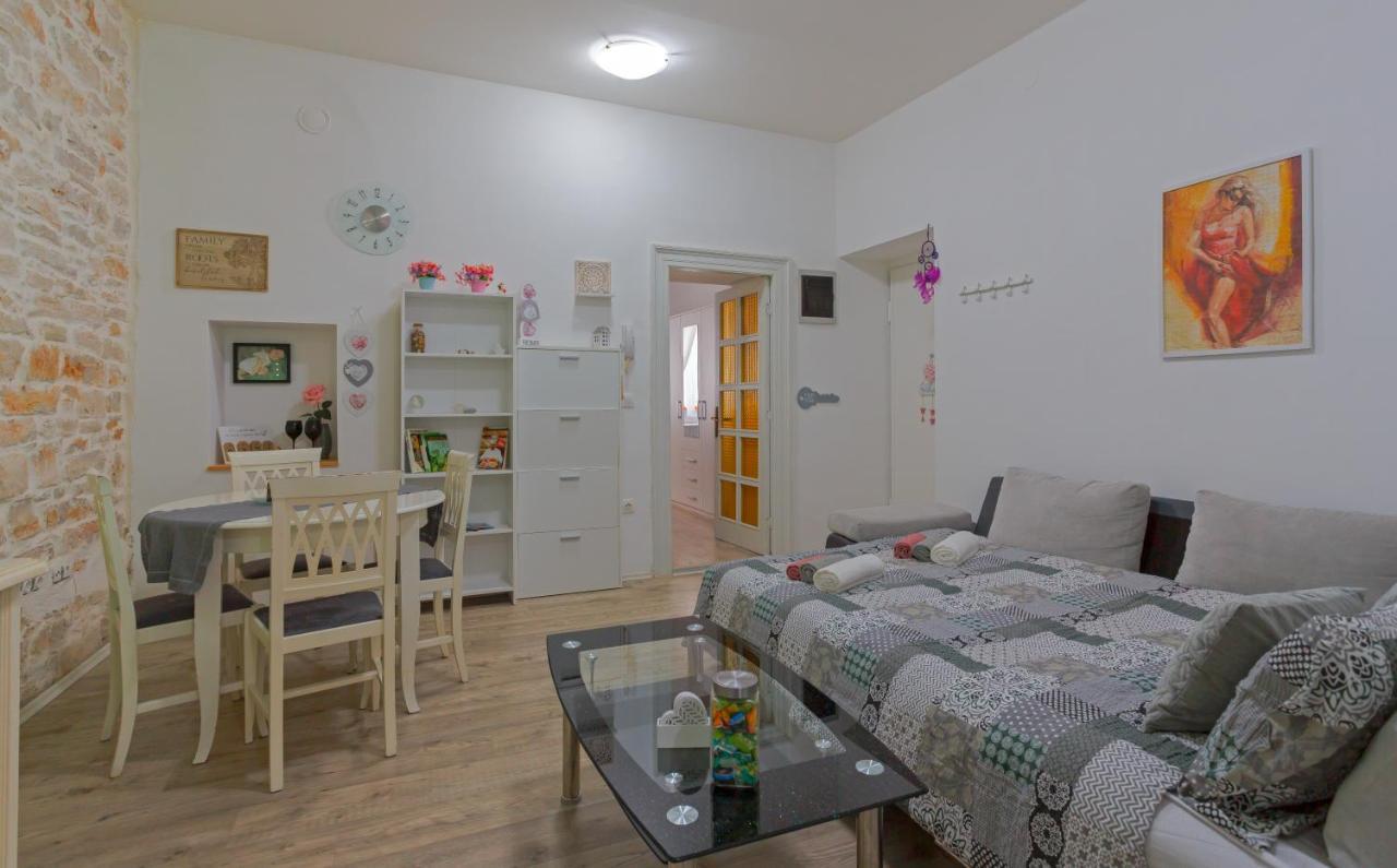 Rich Apartment Pula Luaran gambar