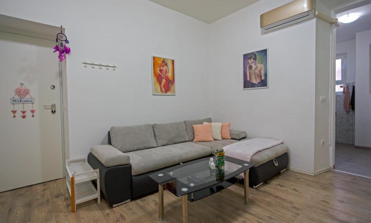 Rich Apartment Pula Luaran gambar