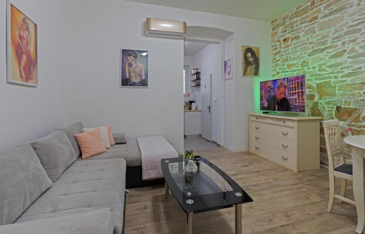 Rich Apartment Pula Luaran gambar