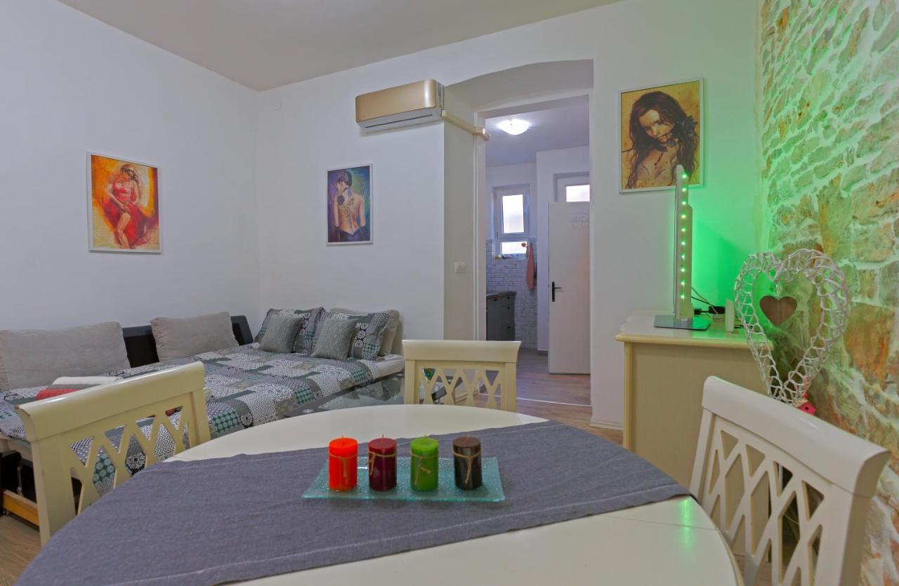 Rich Apartment Pula Luaran gambar