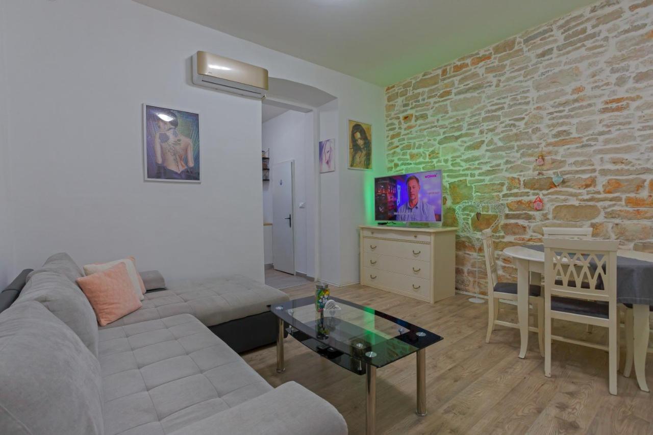 Rich Apartment Pula Luaran gambar