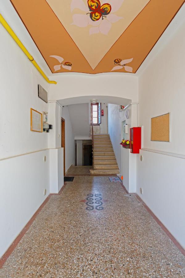 Rich Apartment Pula Luaran gambar