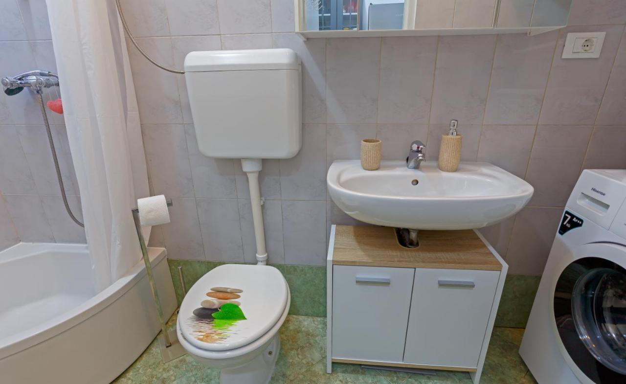 Rich Apartment Pula Luaran gambar