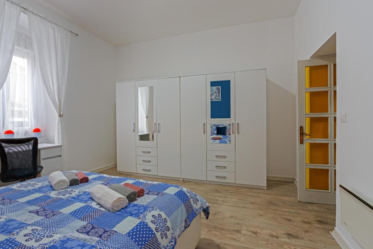 Rich Apartment Pula Luaran gambar