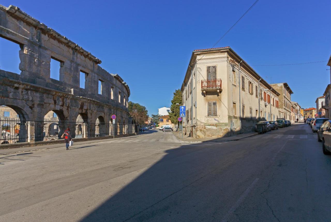Rich Apartment Pula Luaran gambar
